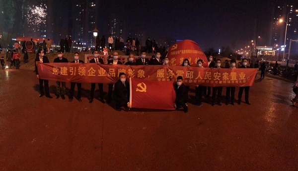 “黨建引領(lǐng)企業(yè)品牌形象，服務(wù)霍邱人民安家置業(yè)”霍邱項(xiàng)目黨支部開展春節(jié)送春聯(lián)禮包活動(dòng)