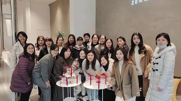 巧手做烘焙，甜蜜好時光——地產(chǎn)集團工會舉辦婦女節(jié)主題烘焙活動