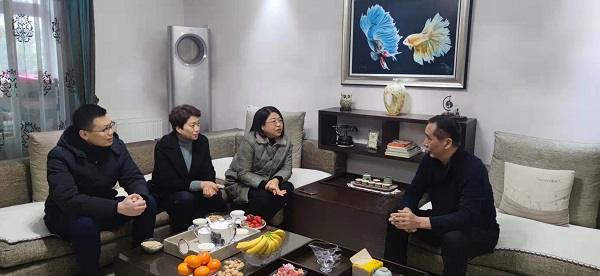 徽鹽地產(chǎn)集團(tuán)開展春節(jié)送溫暖走訪慰問活動